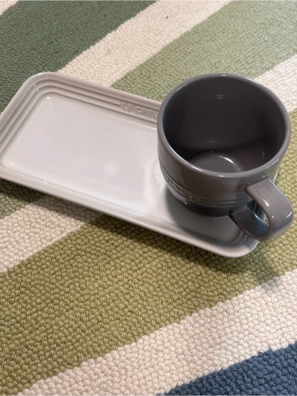 Le Creuset 25cm Meringue Rectangular Plate & 12oz Manila Coffee Mug Flint